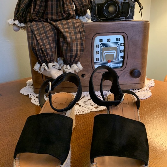 Dolce Vita Platform Sandals - Picture 5 of 11